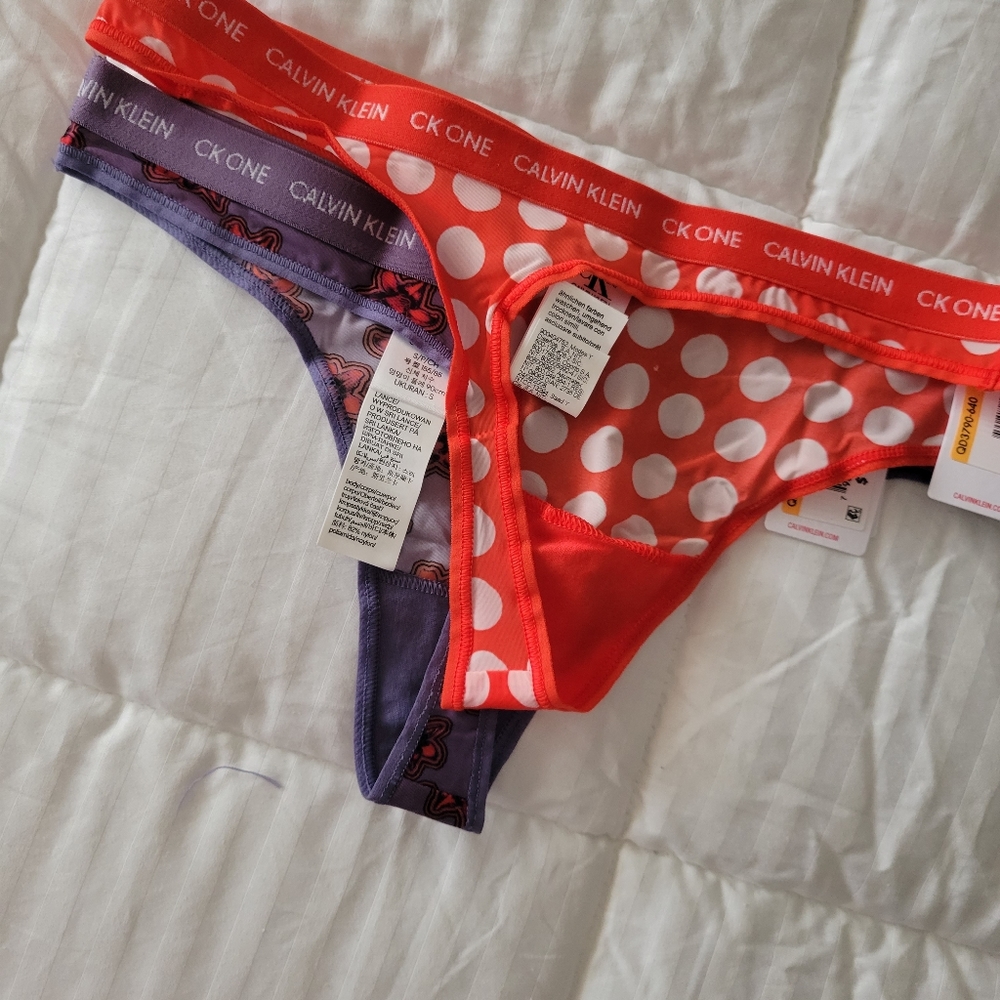 CALVIN KLEIN BRAND NEW SET OF TWO THONGS SIZE S - Picture 4 of 9